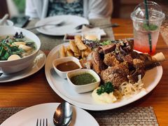 -Chom Cafe and Restaurant
