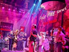 -FOUR PLAY BAR