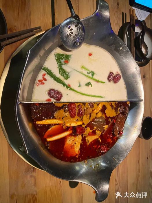 湊湊火锅·茶憩(杭州湖滨银泰in77店)台式麻辣锅图片