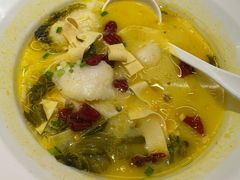 -渝是乎酸菜鱼(龙旗购物中心店)