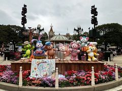 -小镇影院迪士尼小熊Duffy与他的朋友合影地