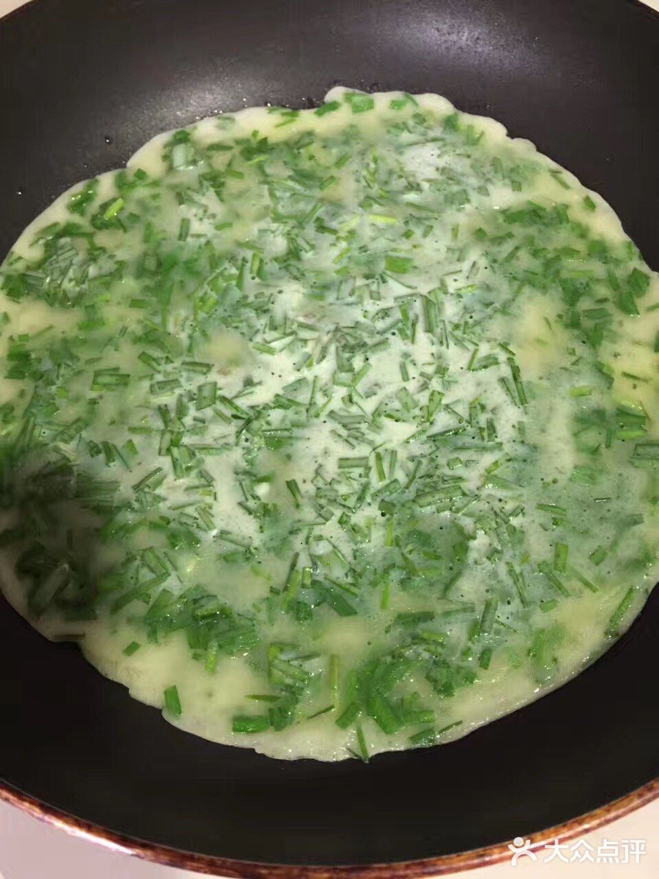 好吃的鸡蛋韭菜饼，每次煎都是不一样的感觉[呲牙]