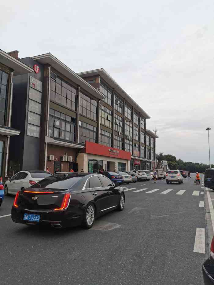 长安服务区-"回家途中已夜幕降临,驱车到这个服务区休息.