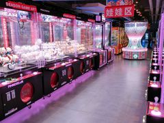 二楼抓娃娃-嗨翻Hi-Fun竞技主题乐园·蹦床亲子生日轰趴(国光1937店)