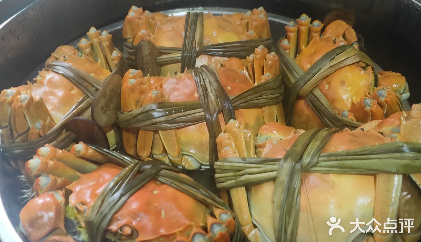国庆期间除了吃还是吃大闸蟹吃起来给挑食的老二尝试了吃