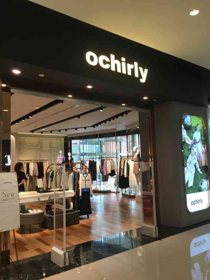 ochirly(东方商厦嘉定店)-"这家店衣服很好看奥,款式多,有点偏时装,.