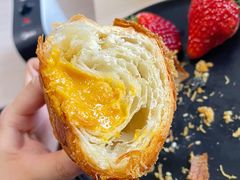 咸蛋黄海苔肉松可颂-屋裡·Union Bakery(龙江路店)