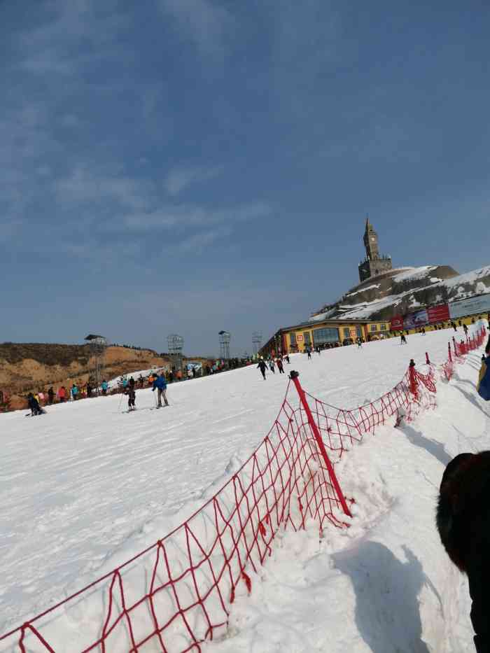 采薇庄园四季滑雪场
