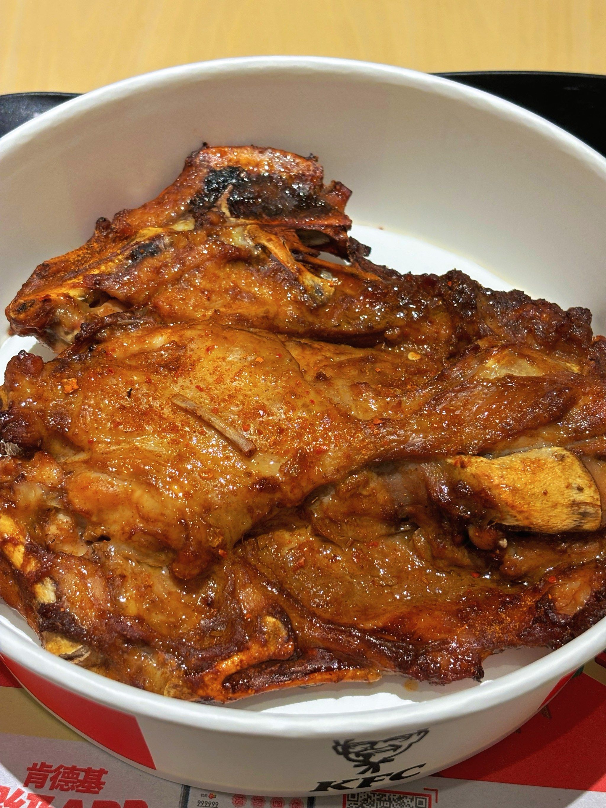 肯德基上新沈阳碳烤风味整鸡架,孜然焦香甜辣美味诱惑