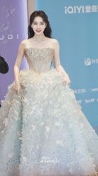 点击看大图 -Renee芮亦婚纱