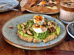 牛油果煮蛋吐司-RAC BAR(安福路店)