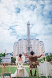 -现代经典婚纱摄影