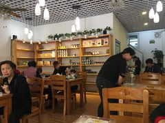 大堂-正宗普宁豆干坊·洪记砂锅粥(红领巾路店)