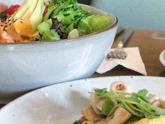 炒蛋牛油果酱蘑菇吐司-Wagas(凤凰汇店)