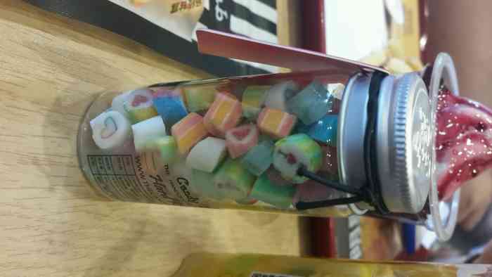 candy lab-"类似这样的糖果店光顾过好几家,这家的糖果.