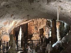 -波斯托伊纳溶洞