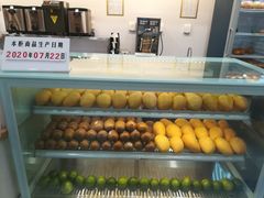面包甜点陈列柜-鲜果时间·果蔬茶(欧亚商都超市店)