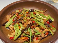 -阿瓦山寨·湘菜现炒·剁椒鱼头王(咸阳总店)