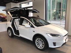 -TESLA 特斯拉(上海太古汇体验店)