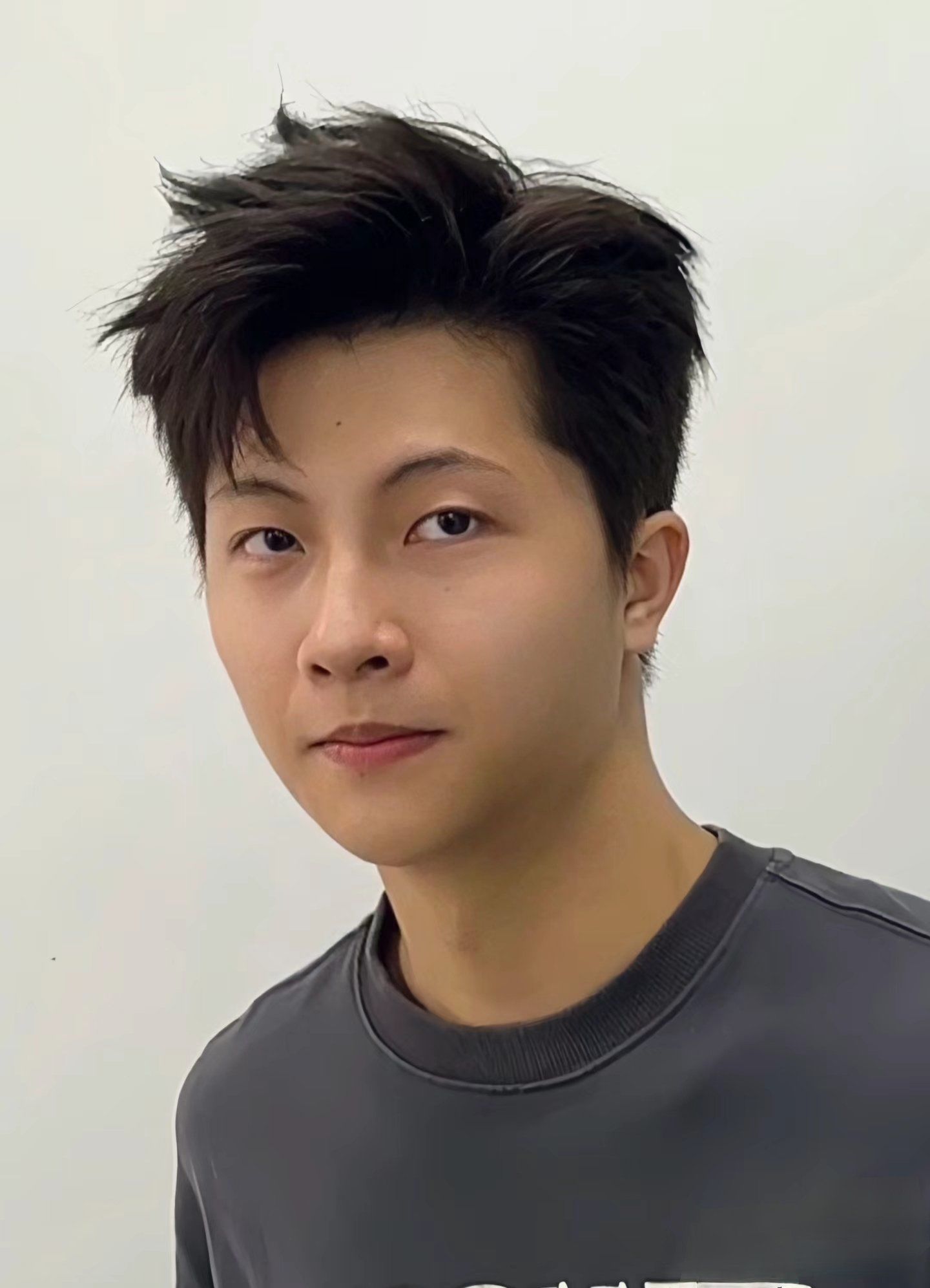 男士发型    三七分  超帅