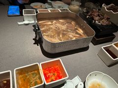 -左庭右院鲜牛肉火锅黑金店(陆家嘴中心店)