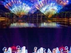 -茅山东方盐湖城景区