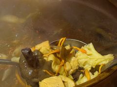 菌菇鸡煲-阿山卓·野生菌火锅·纳西火塘烤肉