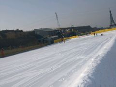 -采薇庄园四季滑雪场
