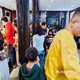 暗黑级体验，场面如同大型赈灾现场