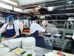 -ROAST coffee & eatery