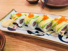 牛油果三文鱼卷-八间(合生汇店)