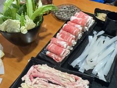 -果松木炭酸菜铜火锅·外婆参鸡汤