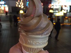 巧克力榛子味圆筒-麦当劳(交道口店)
