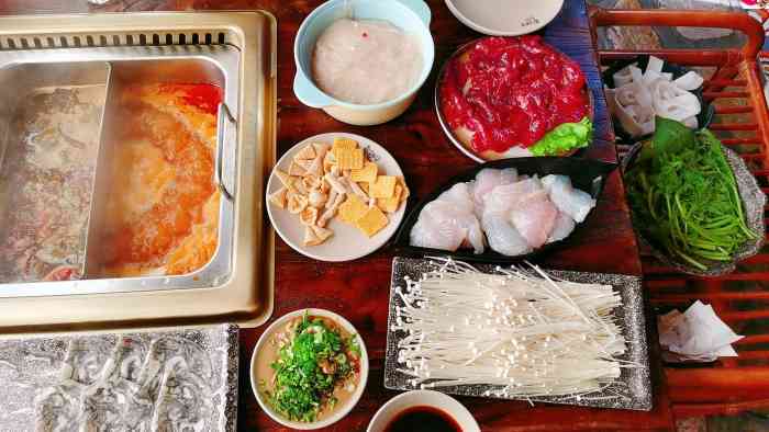 东巴婆婆鱼豆花云南火锅-"第三次来了,位置很好,交通很便捷,也比较.