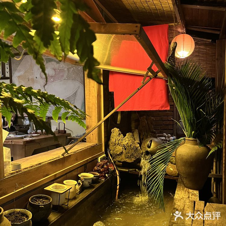 巷角亦作庭院料理,静静的我来了