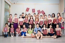 -亚太瑜伽普拉提学院