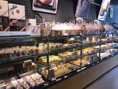 面包甜点陈列柜-巴黎贝甜(五月花广场店)