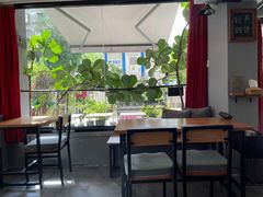 靠窗位-转山咖啡(松柏社区店)