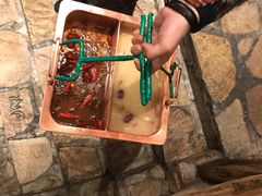 麻辣·养生鸳鸯锅-老牌坊云南鱼豆花火锅(爱建店)