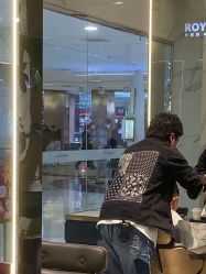 -罗亚帝造型·烫发染发