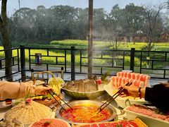 -茅草房·河畔园林火锅