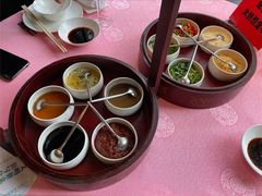 二层十味调料格-行家海鲜火锅酒家(静安寺店)