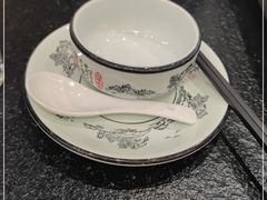 -何妹湿辣牛肉·粤式烧烤砂煲(桂雅路店)