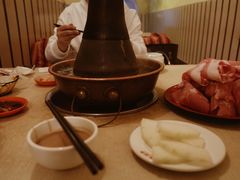 -洞庭洲·防空洞火锅·烧烤·铜锅涮肉(新百广场店)