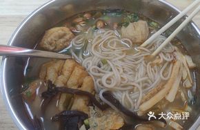 Bean Curd Puffs and Tofu Skewers with Original Flavor Luosifen