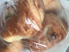 可颂肠仔面包-红宝石·鲜奶小方·海派西点房(浦三店)