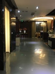 -现代经典婚纱摄影