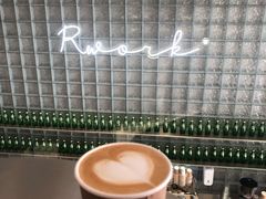 flat&nbsp;white-RWORK·COFFEE(滨江店)