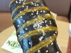 爆汁黑金肠仔包-奈雪的茶(广州万菱汇PRO店)