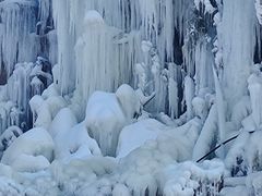 -雪山彩虹谷景区